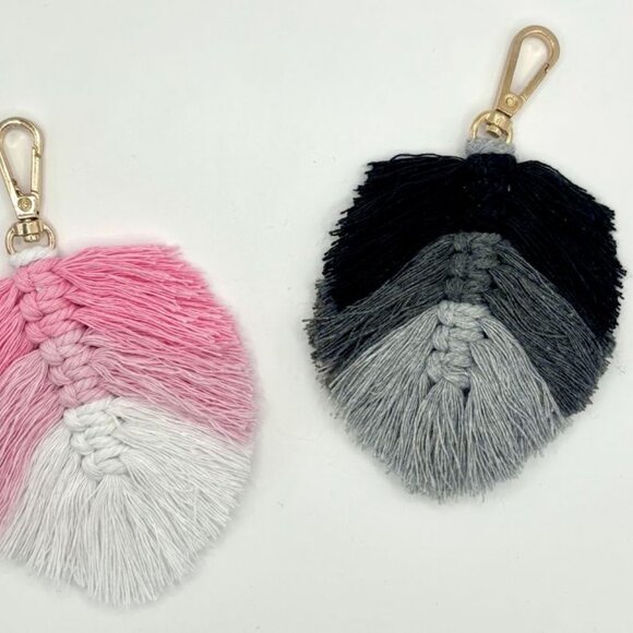 Boho Handmade 3-Color Cotton Fabric Macramé Leaves Leaf Bag Charm Keychain New - Picture 1 of 1